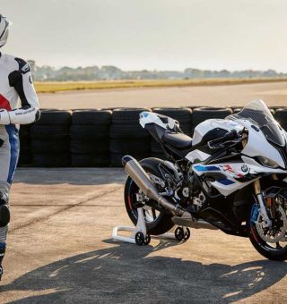Nova moto esportiva BMW
